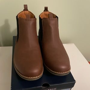 NWT Izod Men’s Chukka Boots, Size 13